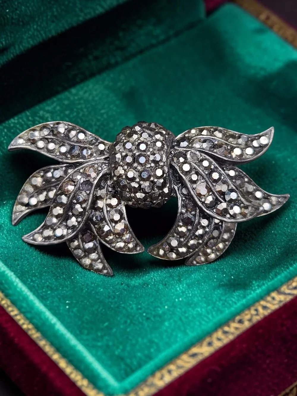 Vintage Weiss Pot Metal Marcasite Bow Brooch
